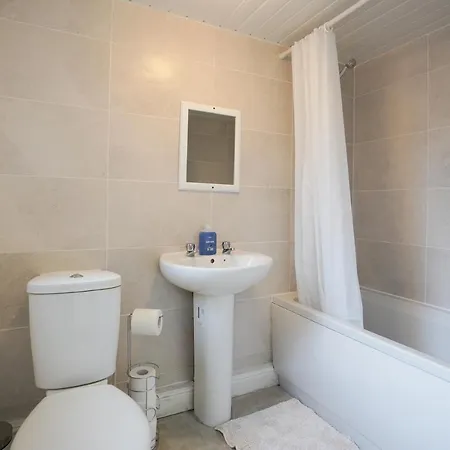 Coplow, 3 Bedrooms House, With 6 Beds, 2x Doubles Beds, 3x Singles Beds And 1 Sofa-bed,sleeps People *