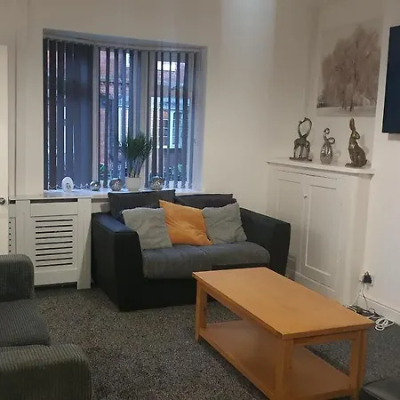 Coplow, 3 Bedrooms House, With 6 Beds, 2x Doubles Beds, 3x Singles Beds And 1 Sofa-bed,sleeps People